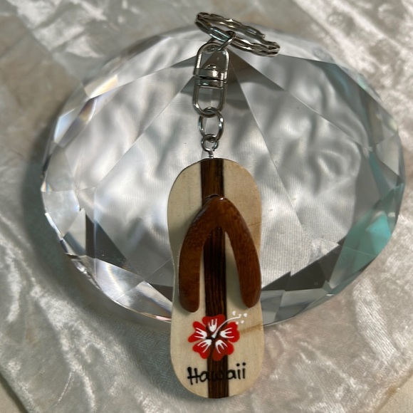Hawaii Wood slipper keychain/charm - Picture 2 of 6
